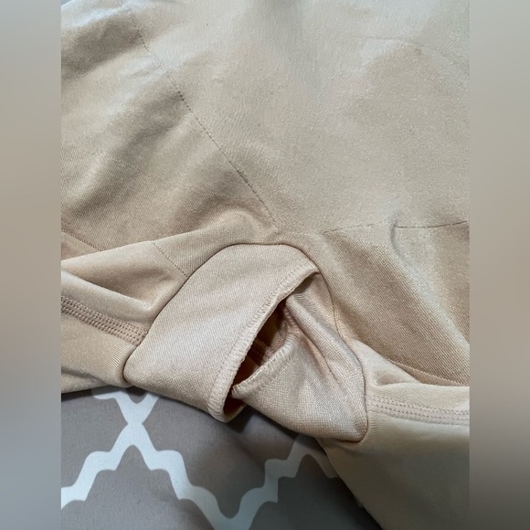 Assets by Spanx Open Bust Mid Thigh Bodysuit Tan Nude Convertible Shapewear RR. - Picture 6 of 13